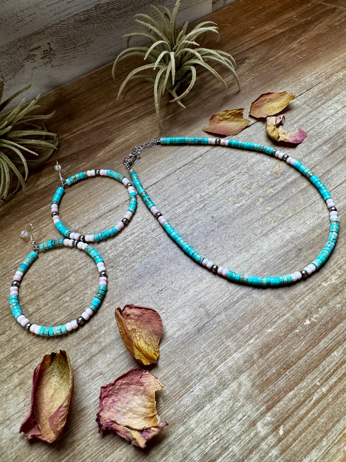 Turquoise Variscite & Pink Conch Hoop Earrings – Exclusive Bijoux FAB Design